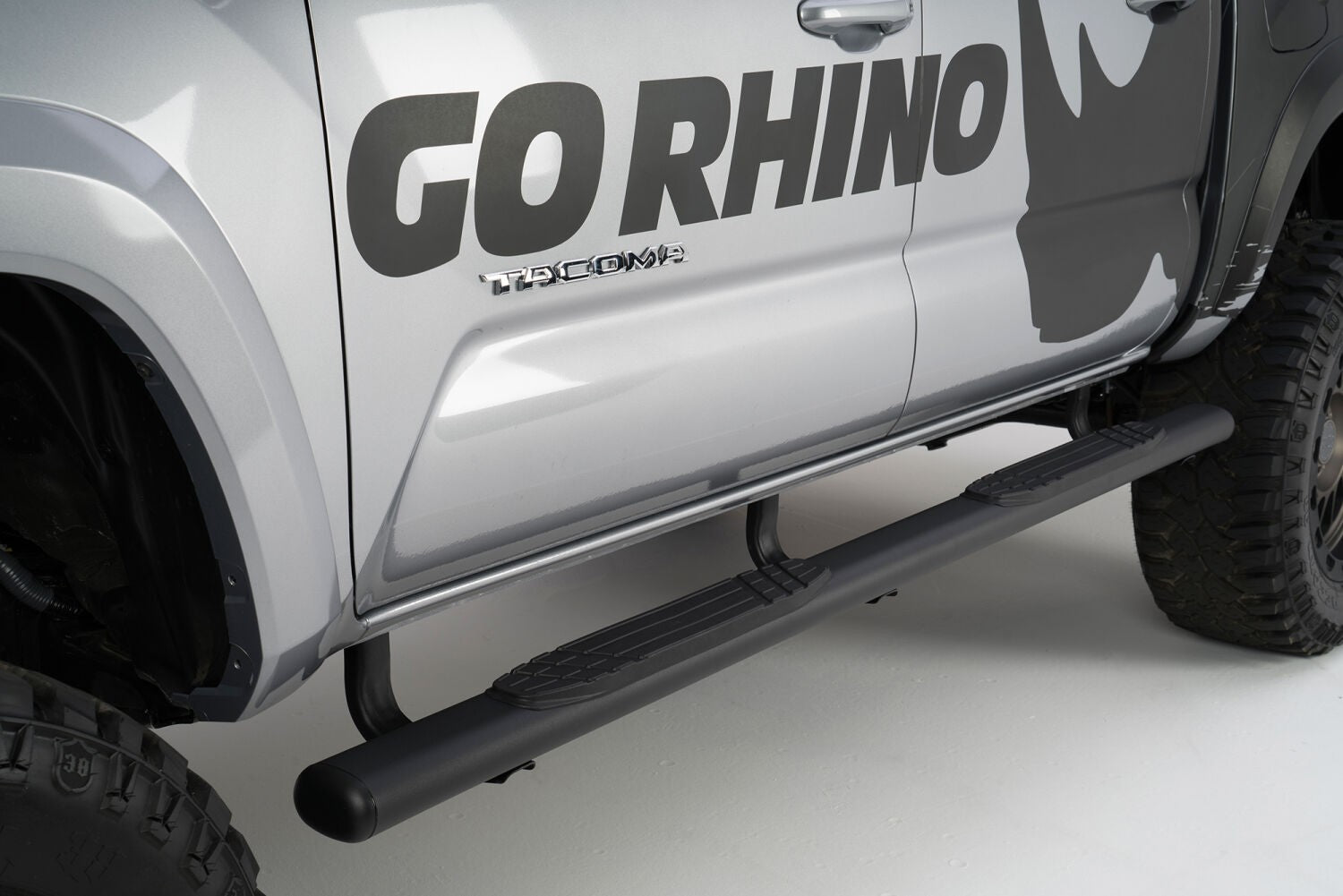 4 Inch 1000 Series SideSteps & Bracket Kit Textured Black 2005-2023 Toyota Tacoma Go Rhino