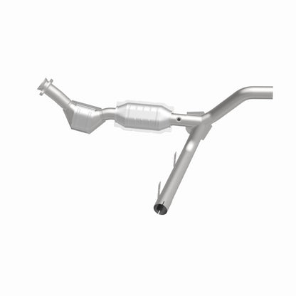 MagnaFlow Direct Fit Catalytic Converter 97-98 Ford F-150 4.6L