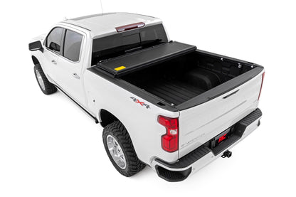 Hard Low Profile Bed Cover | 6'7" Bed | Chevy/GMC Sierra 1500 (19-26)/Silverado 1500 (19-26) 