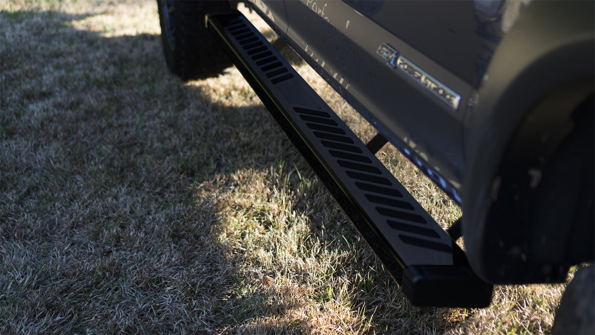 Summit Ridge 2.0 Running Board Kit Black 2009-2014 Ford F-150 SuperCrew Cab Lund