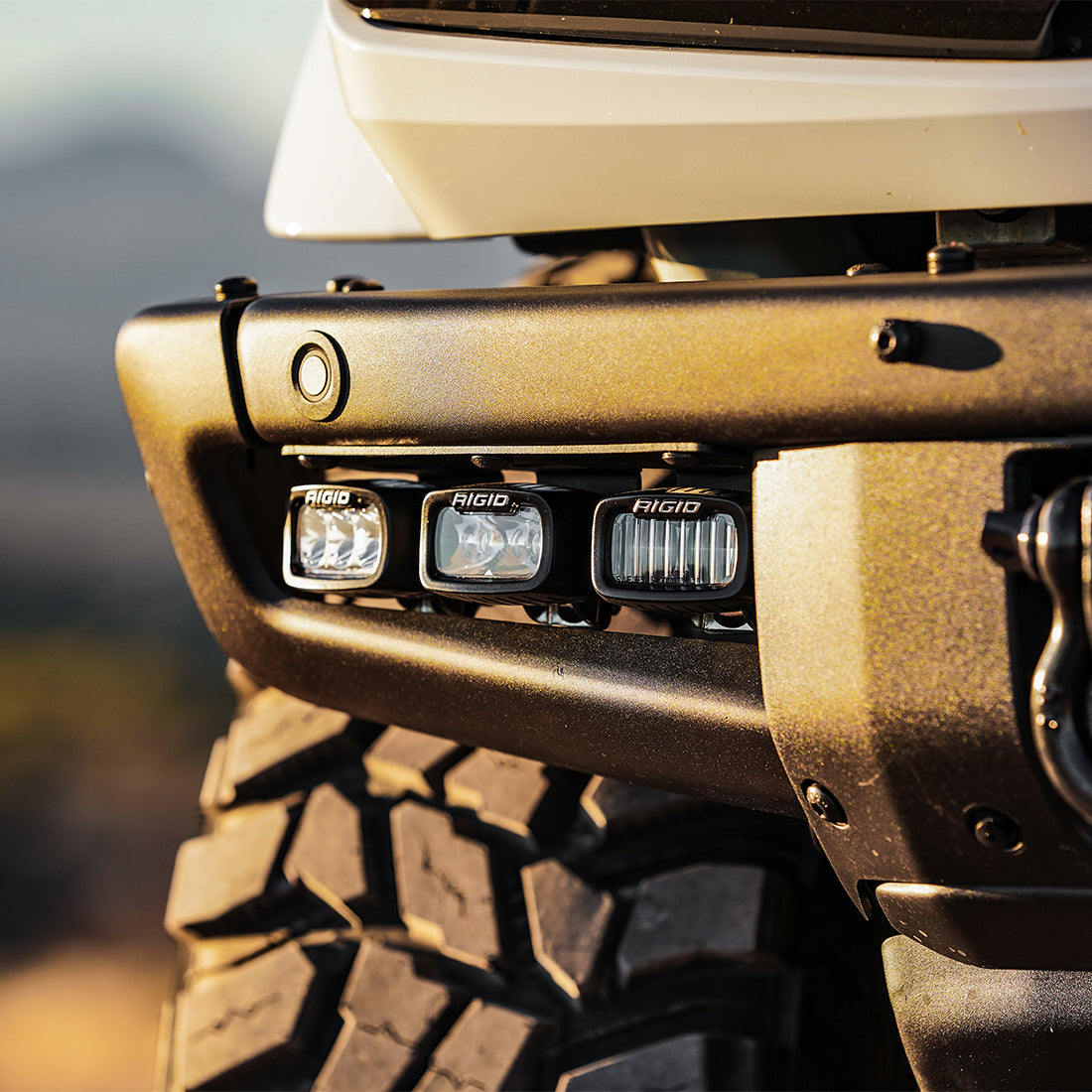 46731-Bronco_Bumper_Fog_Mount-Lifestyle-01.jpg