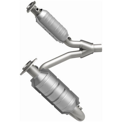 MagnaFlow Direct Fit Catalytic Conv 05-06 Dodge Dakota/2006 Mitsubishi Raider 3.7L Y-Pipe Assembly