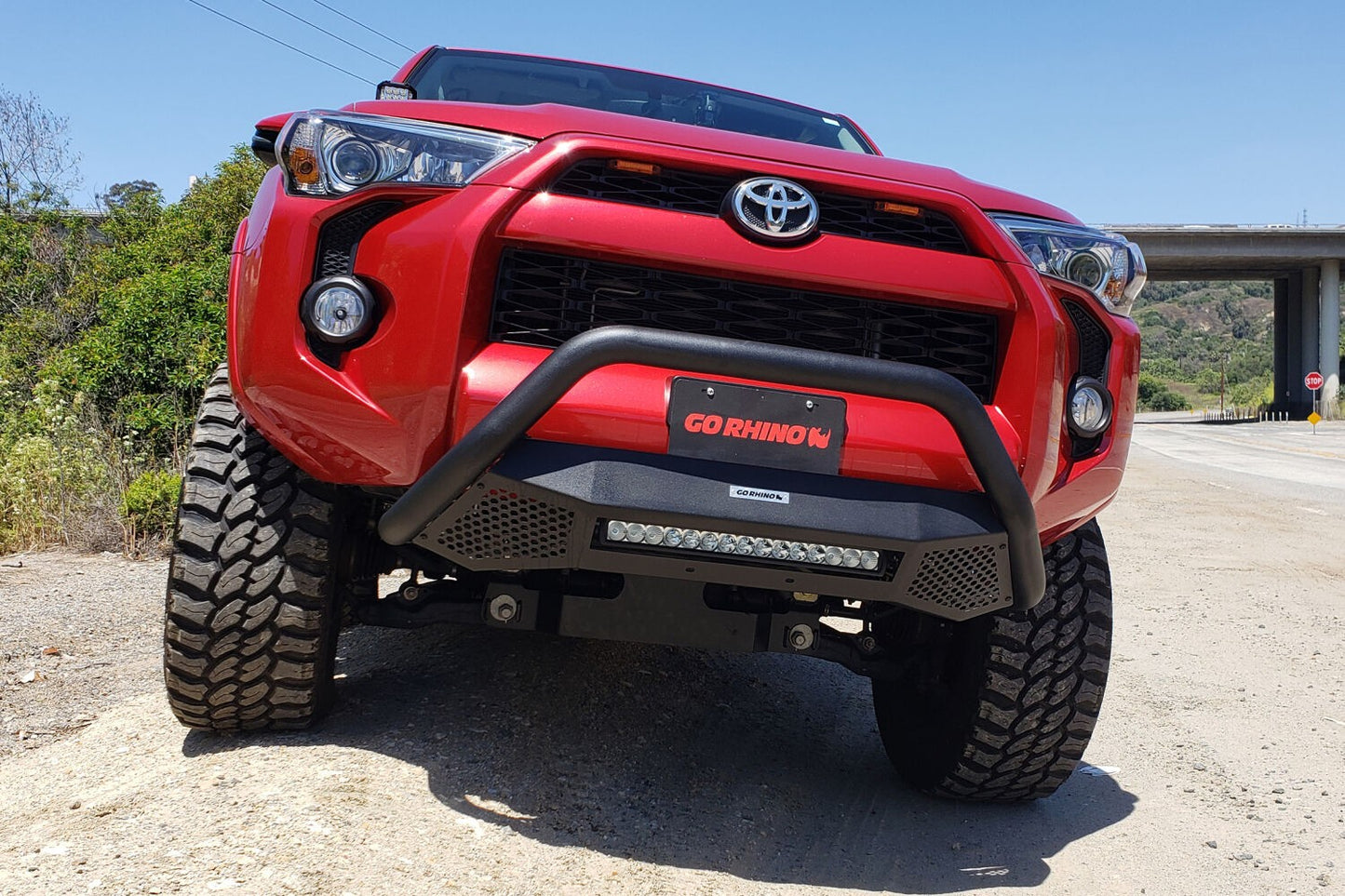 RC4 LR with Mounting Brackets & 20 Inch Light Bar Textured Black 2016-2024 Toyota 4Runner Go Rhino
