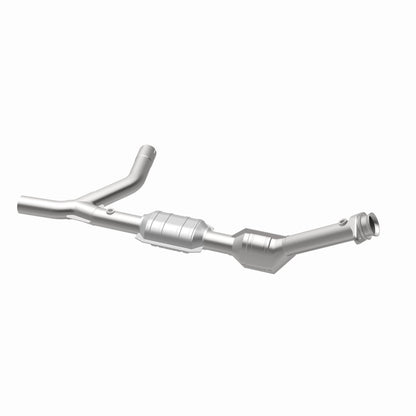 MagnaFlow Direct Fit Catalytic Converter 00-04 Ford E150 4.6L Passenger Side