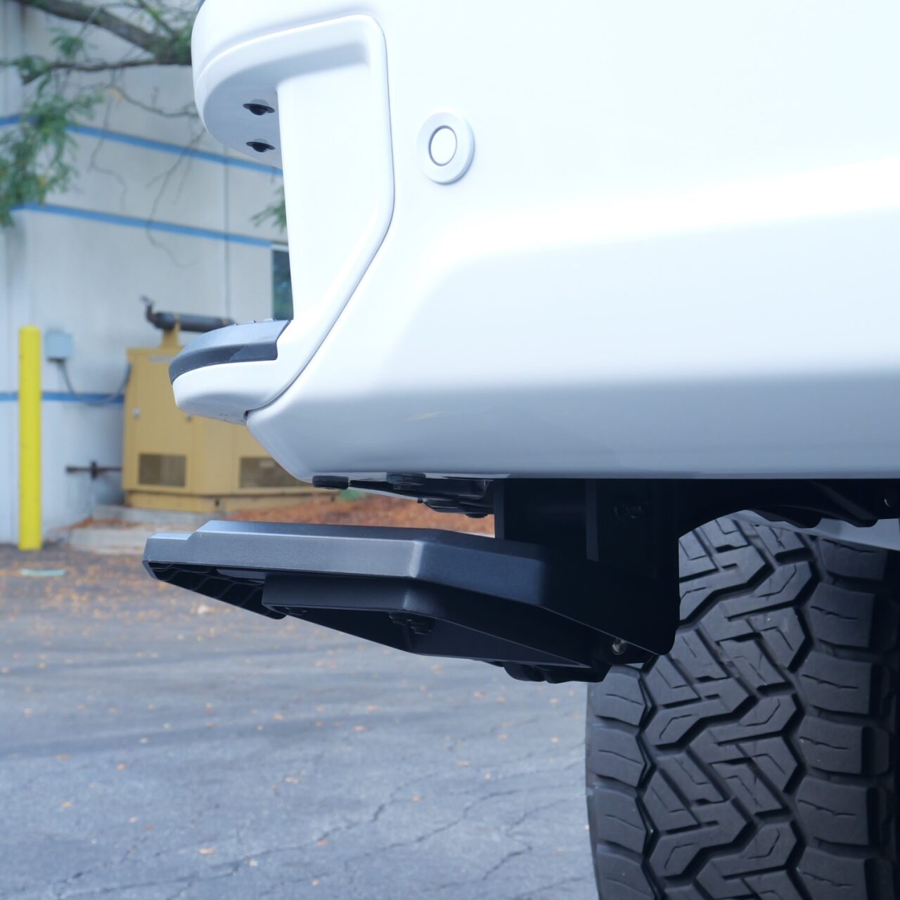 Chevy Silverado/GMC Sierra 1500 (2019-2026) Retractable Bed Step