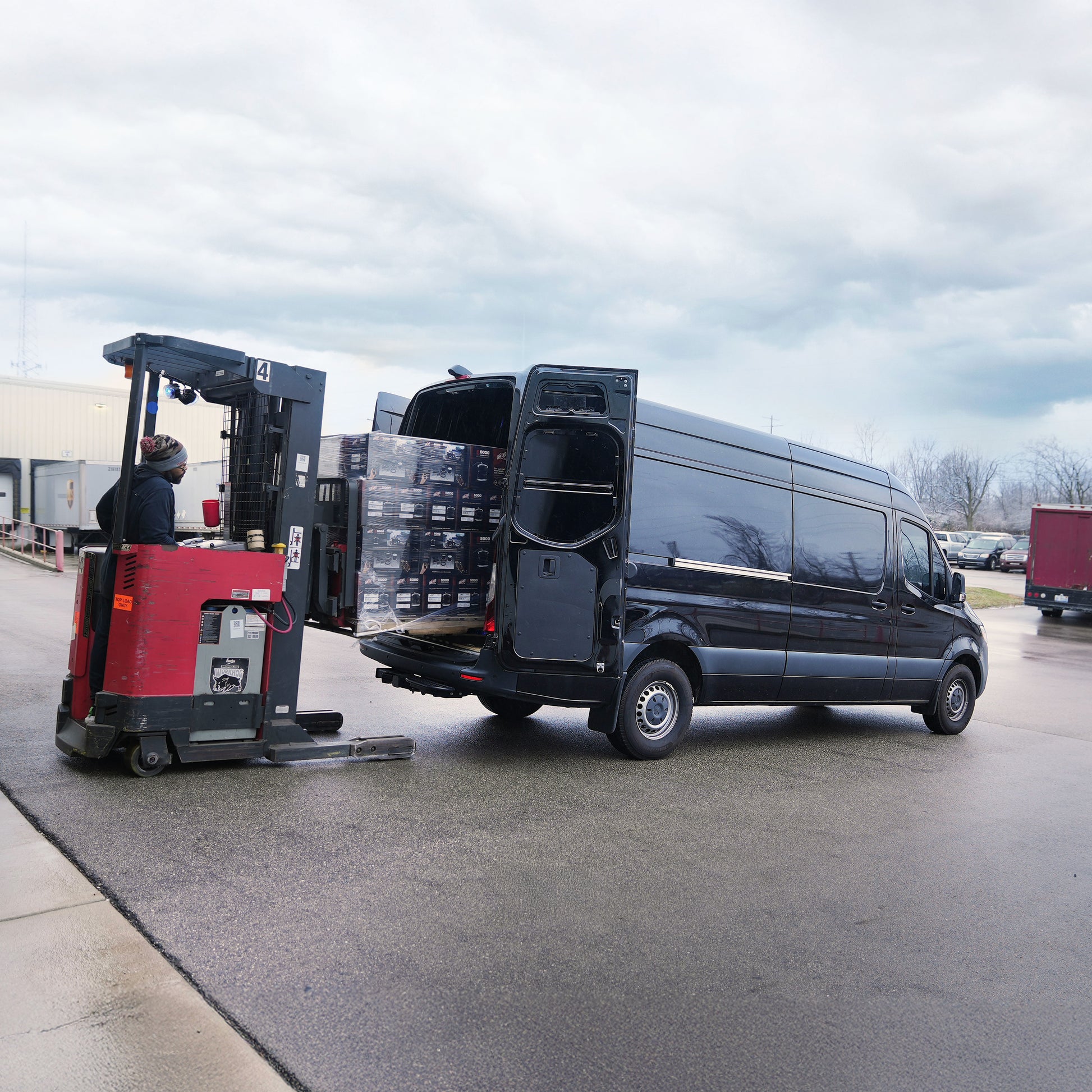 57801_LoadLifter 5000_Inuse_Carousel_10.jpg