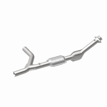 MagnaFlow Direct Fit Catalytic Converter 00-04 Ford E150 4.6L Passenger Side