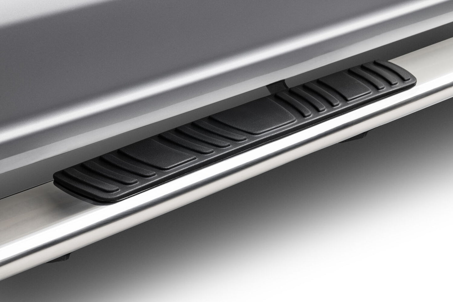 5 Inch OE Xtreme Low Profile SideSteps With Mounting Bracket Kit Polished Stainless Steel 2015-2026 Ford F-150/ F-250/F-350 Go Rhino
