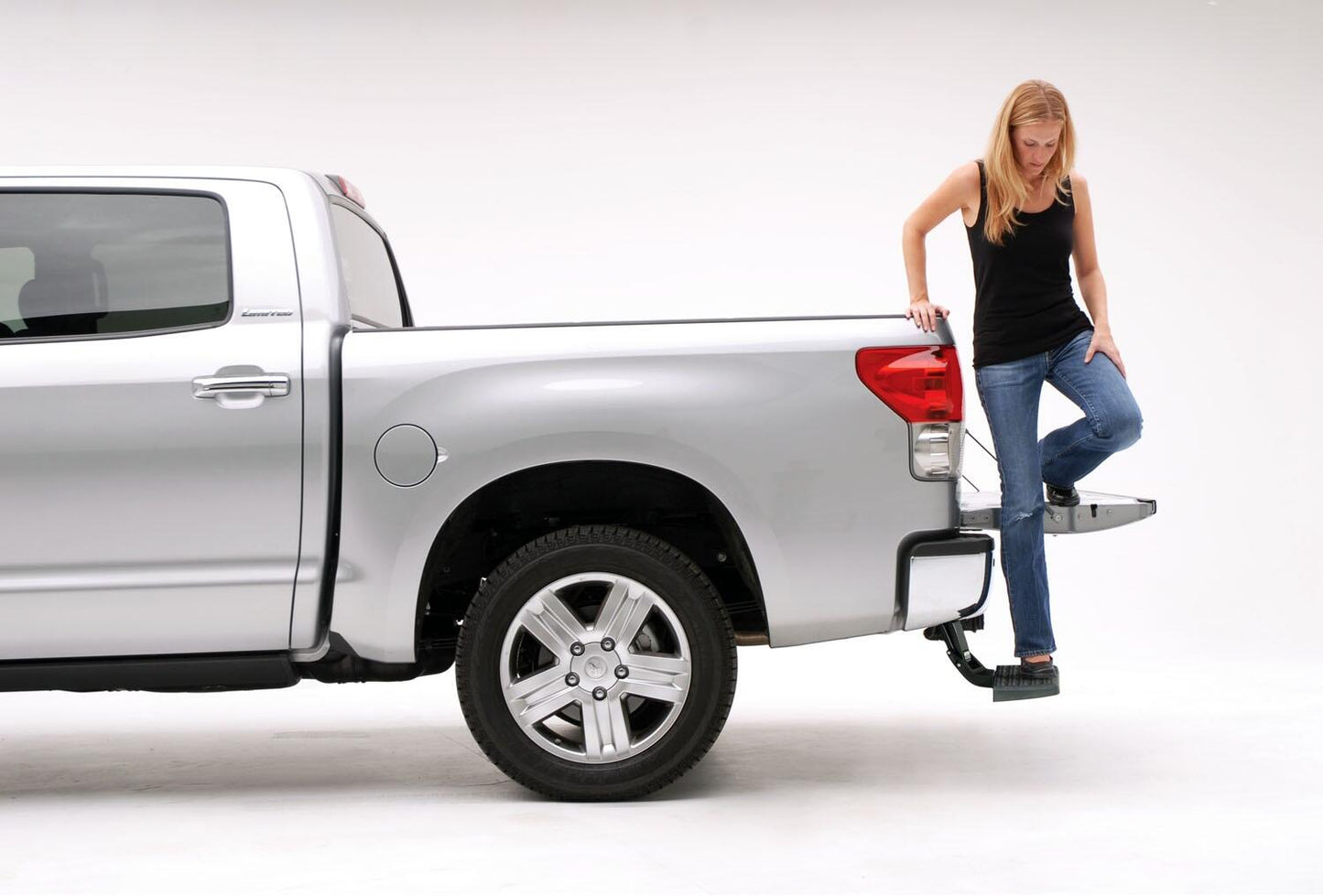 BedStep Retractable Bumper Step For 2007-2013 Toyota Tundra AMP Research