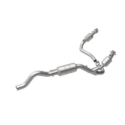 MagnaFlow Direct Fit Catalytic Converter 00-03 Durango 4WD 5.9L