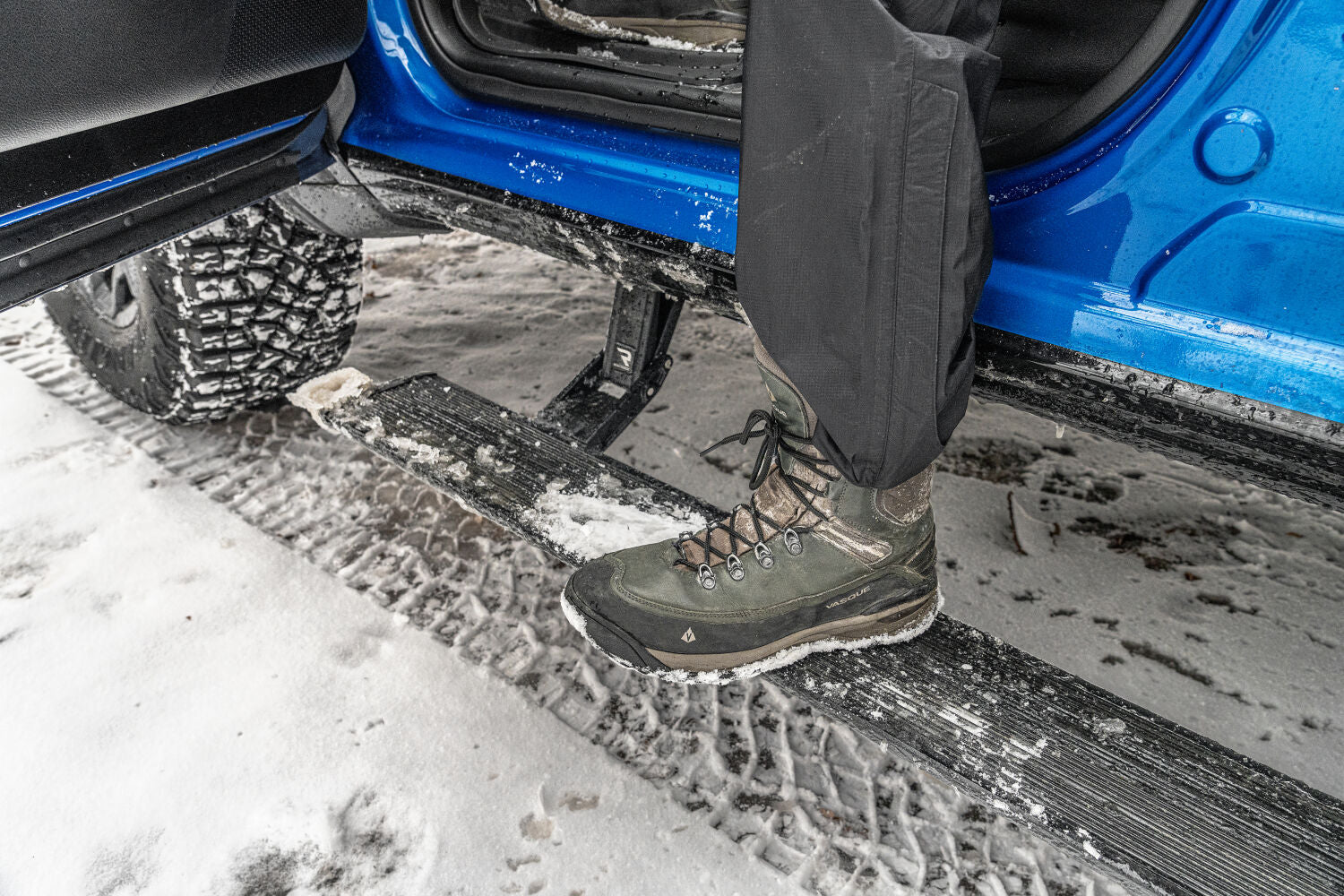 PowerStep Xtreme Running Boards Plug N Play System 19-24 Ram 1500 All Cabs AMP Research
