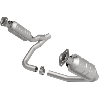 MagnaFlow Direct Fit Catalytic Conv 05-06 Dodge Dakota/2006 Mitsubishi Raider 3.7L Y-Pipe Assembly