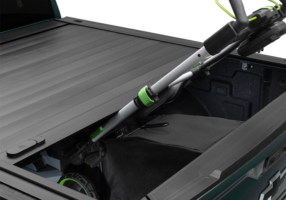 RetraxPRO MX Retractable Tonneau Cover Rugged Aluminum Construction Matte Black 2007-2013 Silverado/Sierra 1500/2007-2014 2500 HD/3500 HD 6' 6 inch Bed without Stake Pockets Standard Rails