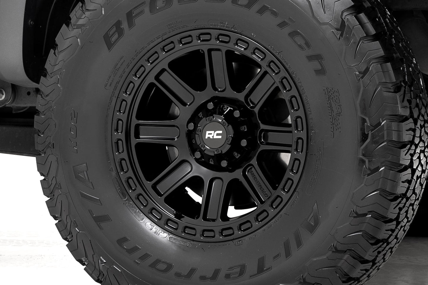 Rough Country 84 Series Wheel | Gloss Black | 18x8.5 | 6x5.5 | +0mm