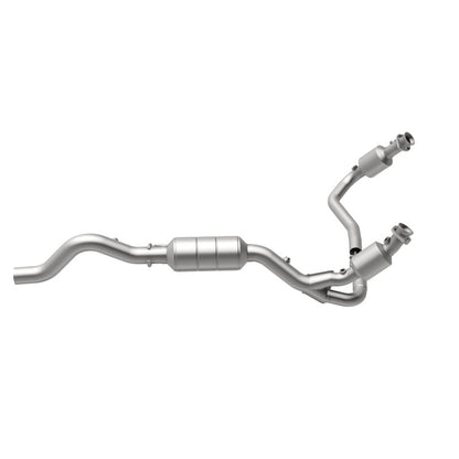 MagnaFlow Direct Fit Catalytic Converter 00-03 Durango 4WD 5.9L