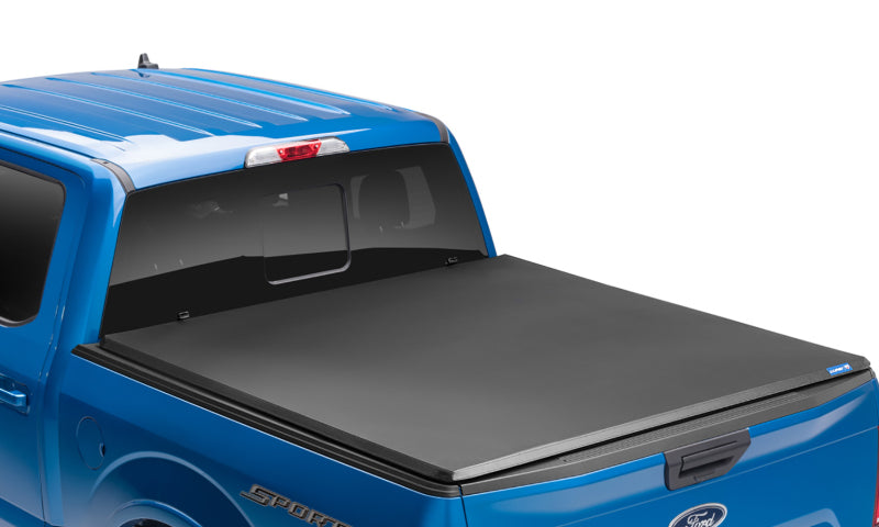 Lund 15-18 Ford F-150 (5.5ft. Bed) Genesis Tri-Fold Tonneau Cover - Black