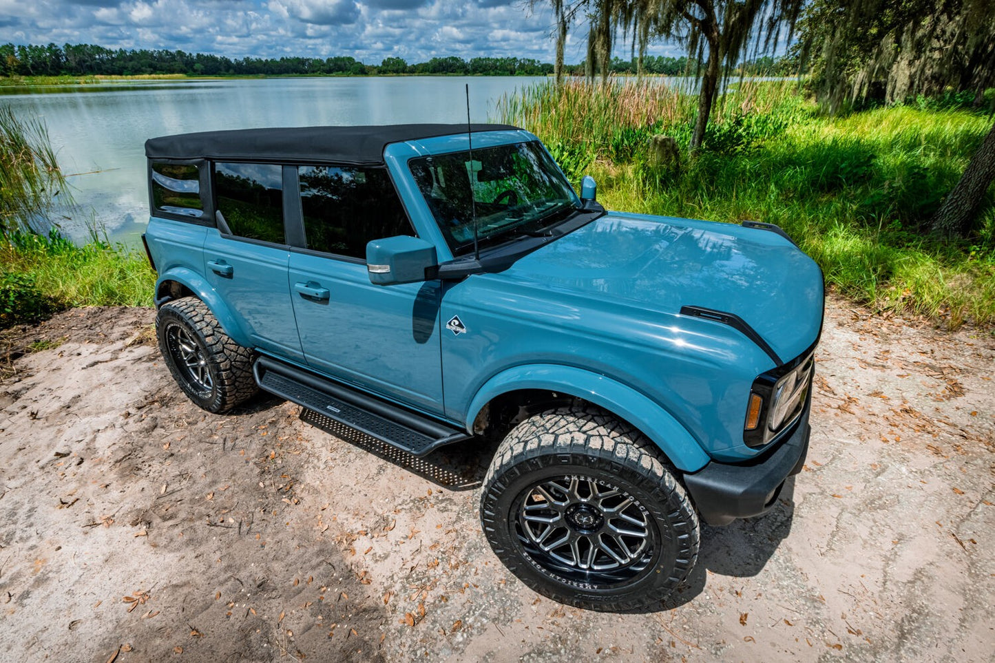Dominator Xtreme D1 Side Steps with Rocker Panel Mounting Bracket Kit Textured Black 2021-2025 Ford Bronco Go Rhino