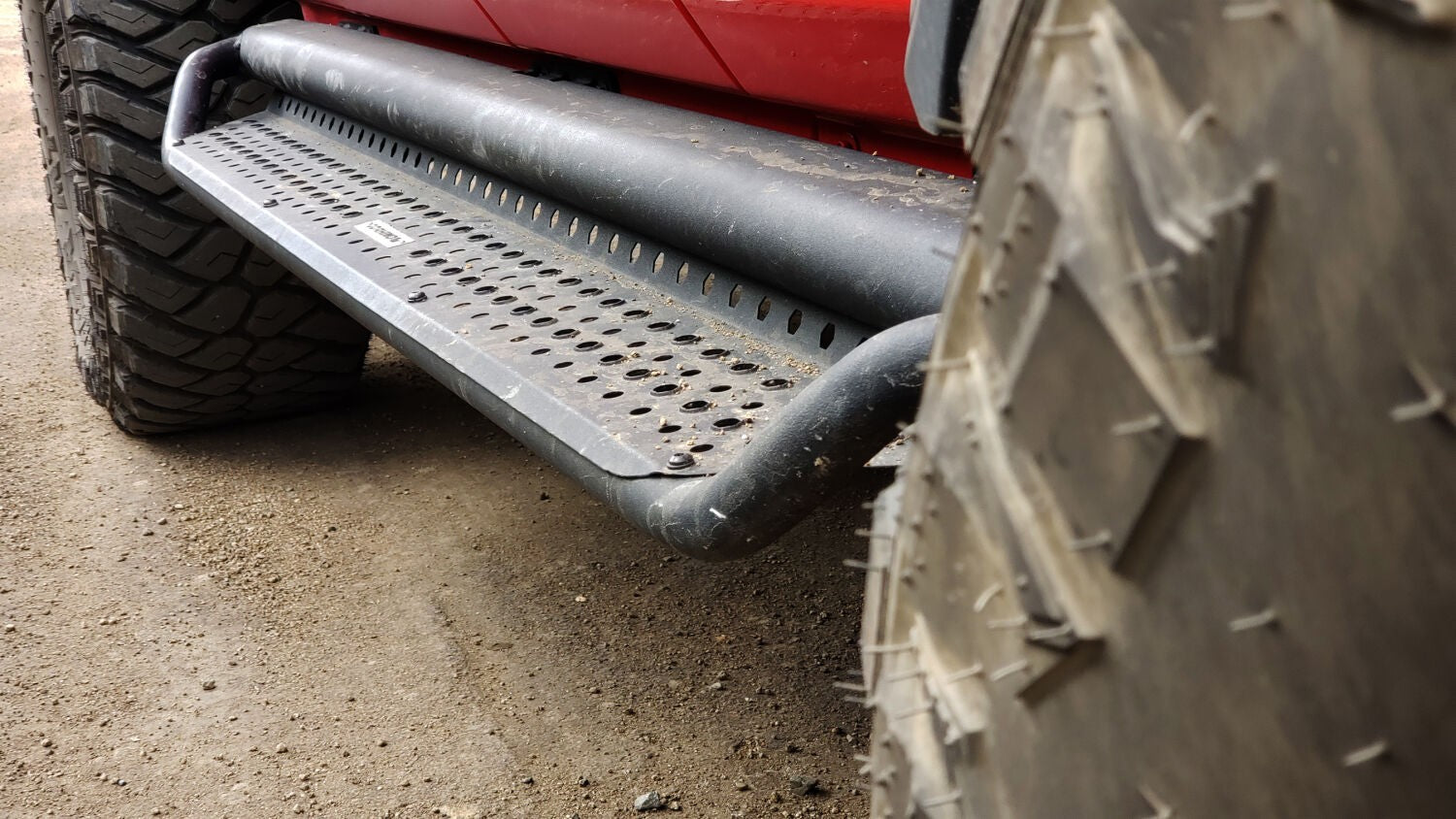 Dominator Xtreme D1 SideSteps With Mounting Bracket Kit Textured Black 2019-2026 Ram 1500 Go Rhino