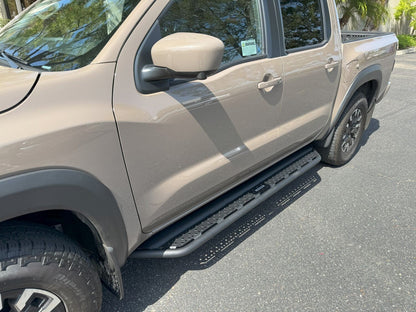 Dominator Xtreme D6 SideSteps W/ Mounting Bracket Kit Text. 2005-2026 Nissan Frontier Go Rhino