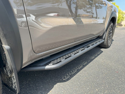 Dominator Xtreme D6 SideSteps W/ Mounting Bracket Kit Text. 2005-2026 Nissan Frontier Go Rhino