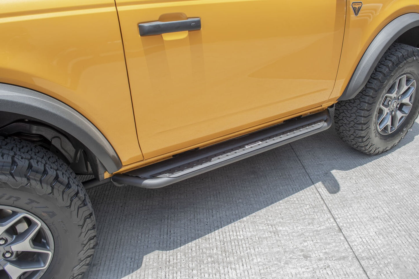 Dominator Xtreme DS SideSteps With Mounting Bracket Kit Textured Black 2021-2025 Ford Bronco Go Rhino