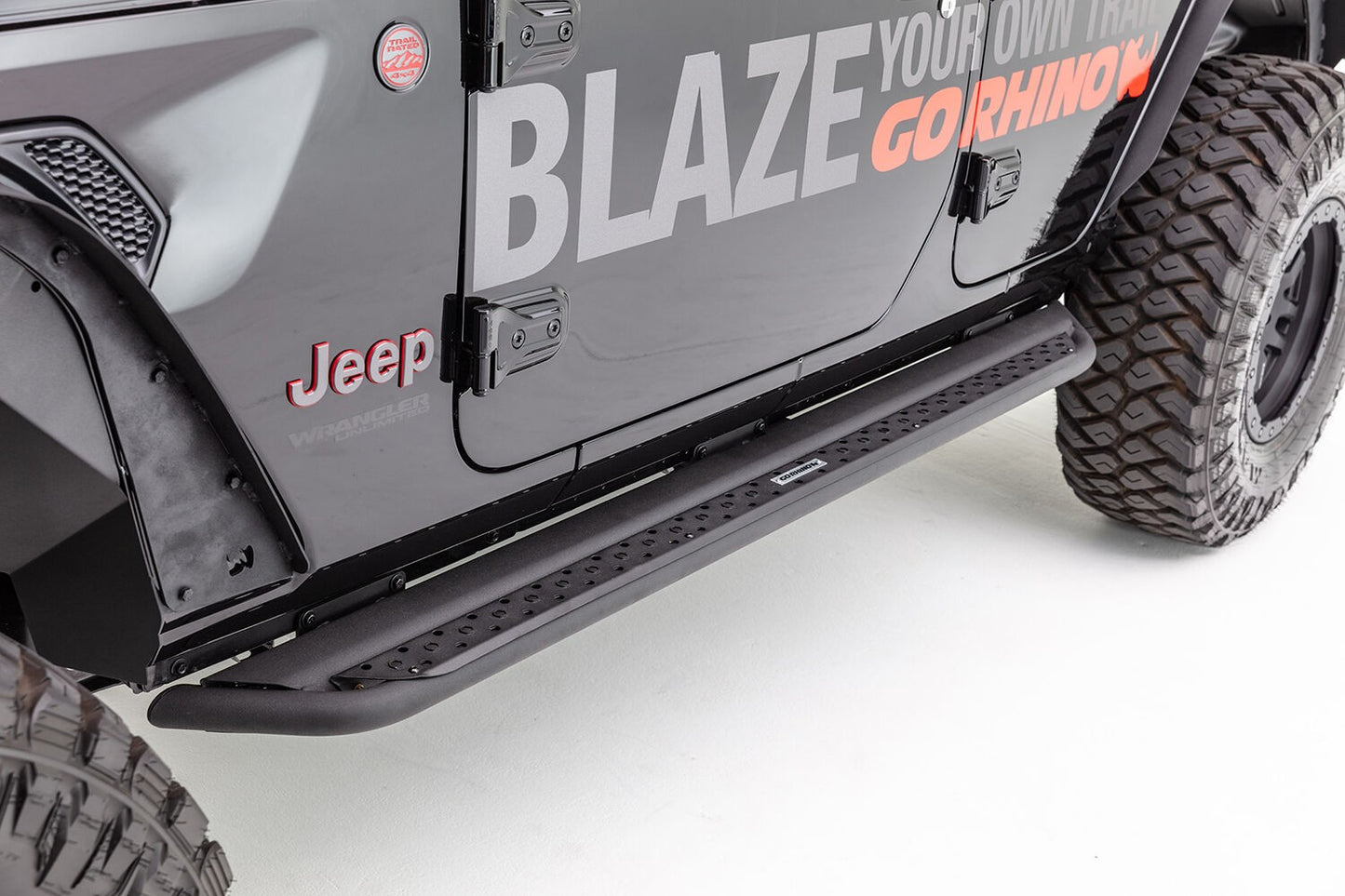 Dominator Xtreme DSS SideSteps With Mounting Bracket Kit Textured Black 2018-2026 Jeep Wrangler Go Rhino