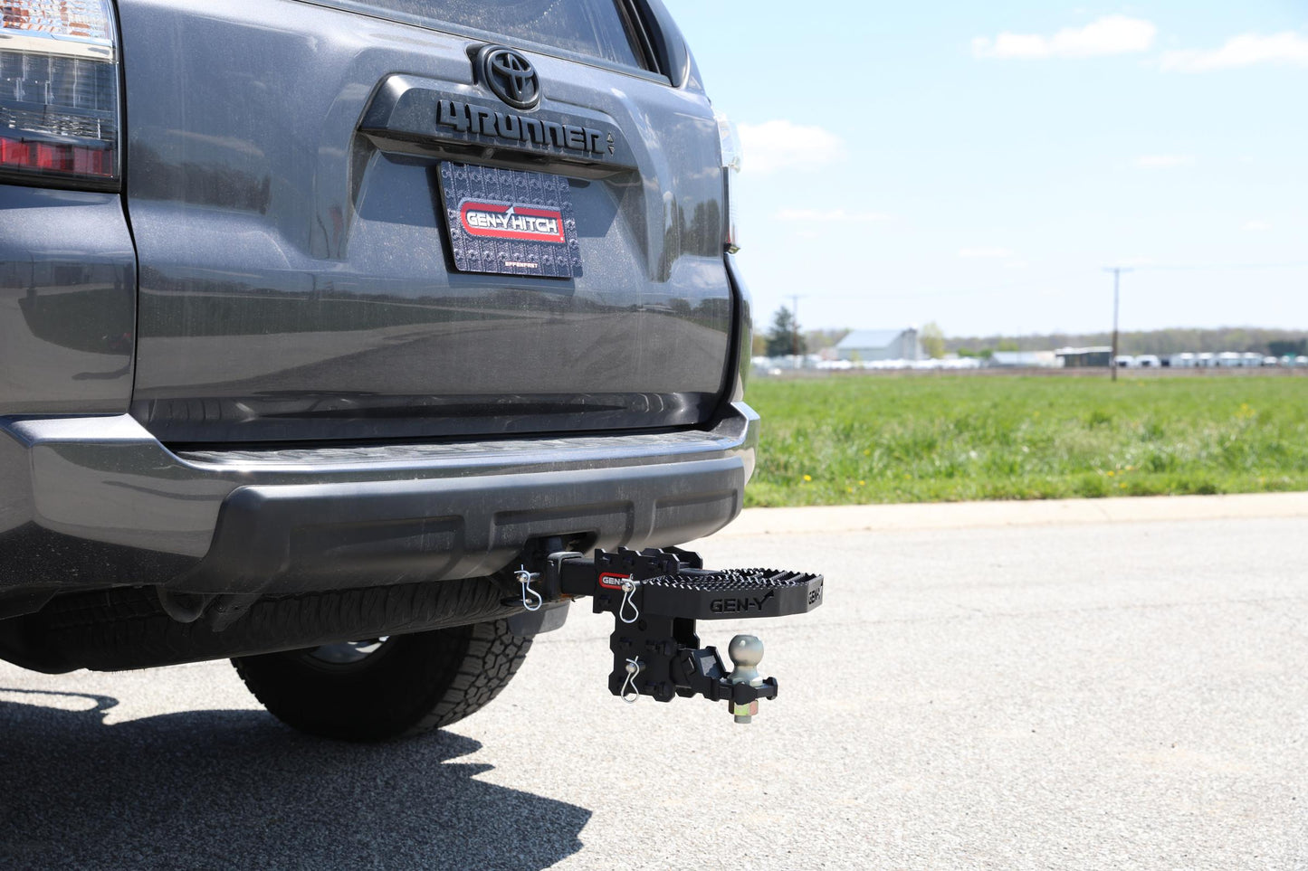 2 Inch Shank Heavy-Duty 500lb Serrated Hitch Step Gen Y Hitch