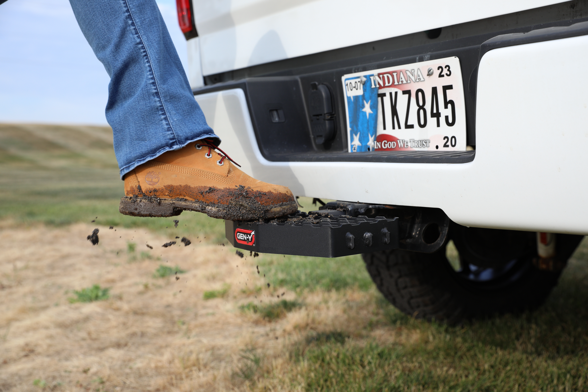 2.5 Inch Shank Serrated Hitch Step 500lb Capacity Gen Y Hitch