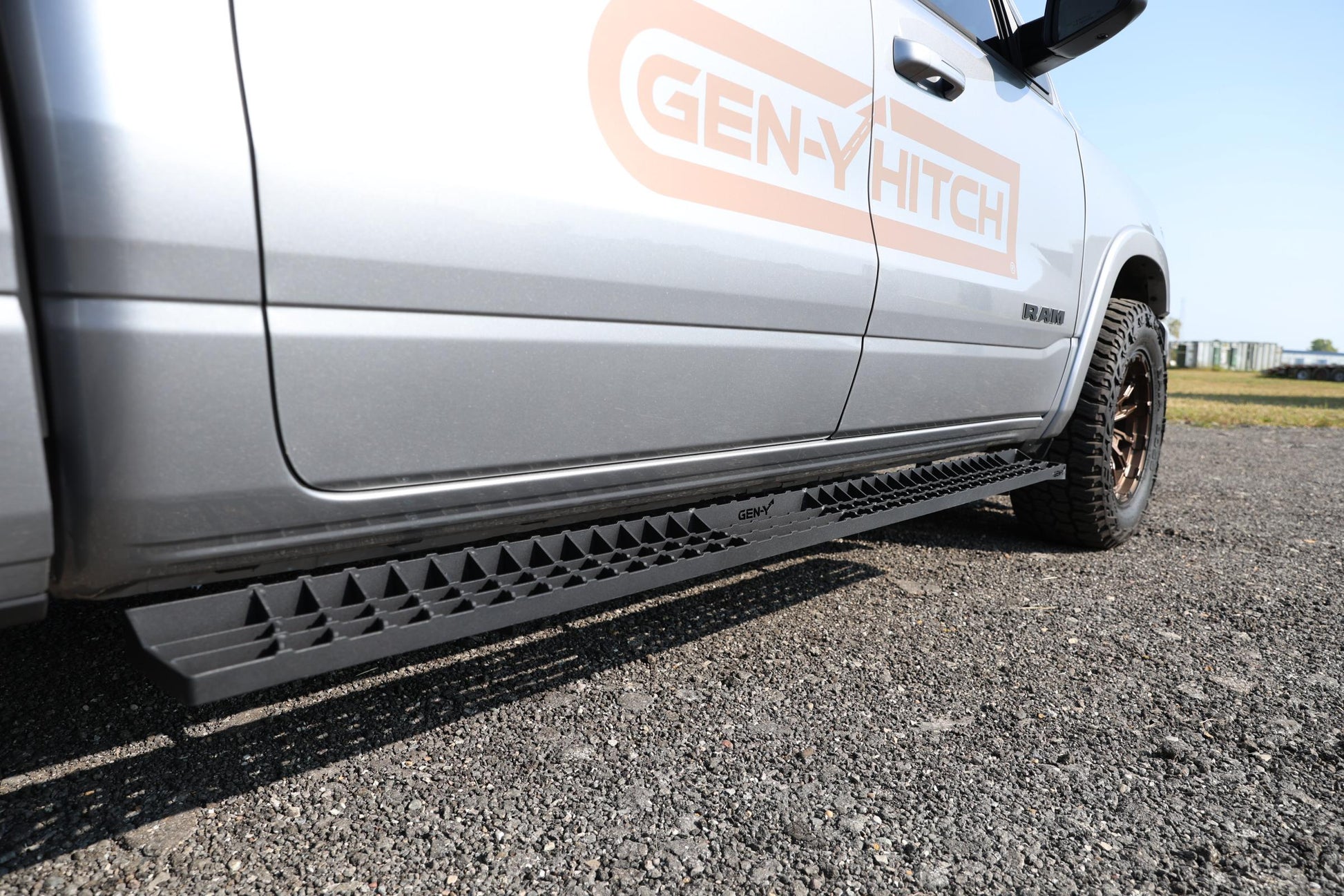 Running Boards Fits Ford F150 (2015-2024), F250/F350 (2017-2024) Crew Cab RS & CS Gen Y Hitch