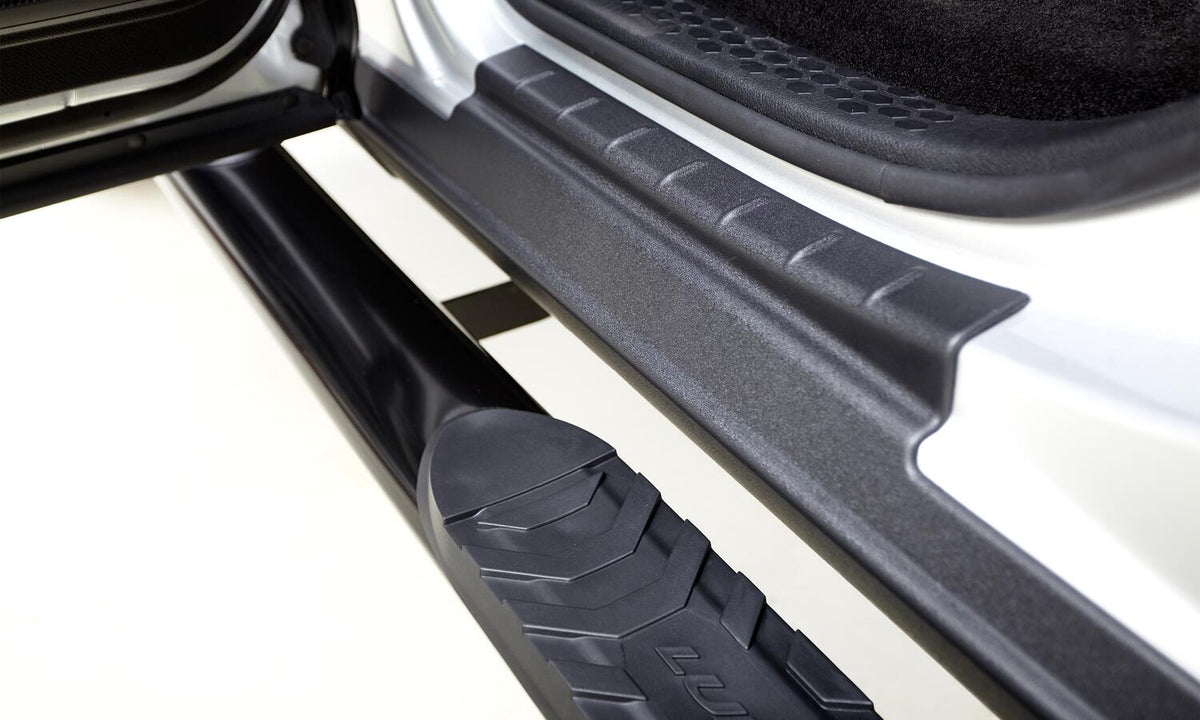 Husky_TrailArmor_Ram1500_InteriorwithNerfBar_14064.jpg