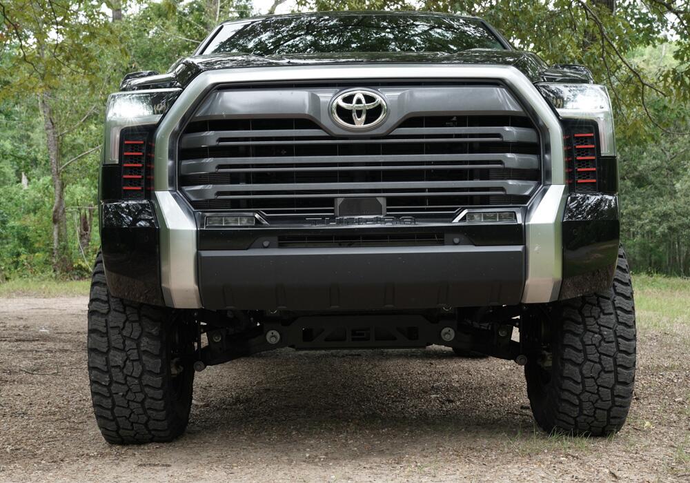7 Inch Lift Kit 2022-2025 Toyota Tundra 4WD Does not fit Xsp-X or Trd Pro models Requires 20 Inch rims or larger Superlift