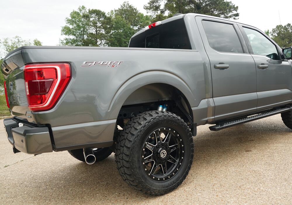 6 Inch King Edition Lift Kit 2021-2024 Ford F-150 non-Raptor 4WD without Tremor Package with King Front Coil Overs and King Reservoir Rear Shocks Superlift