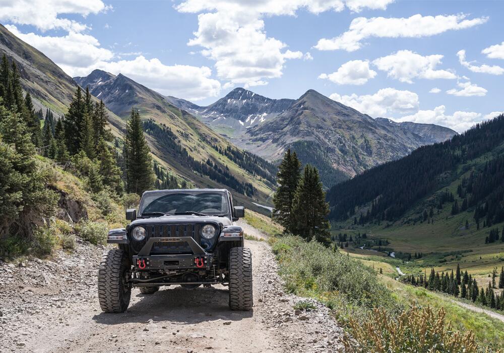 2.5 Inch Dual Rate Coil Lift Kit 2018-2025 Jeep Wrangler JL Unlimited Including Rubicon with Shocks Superlift