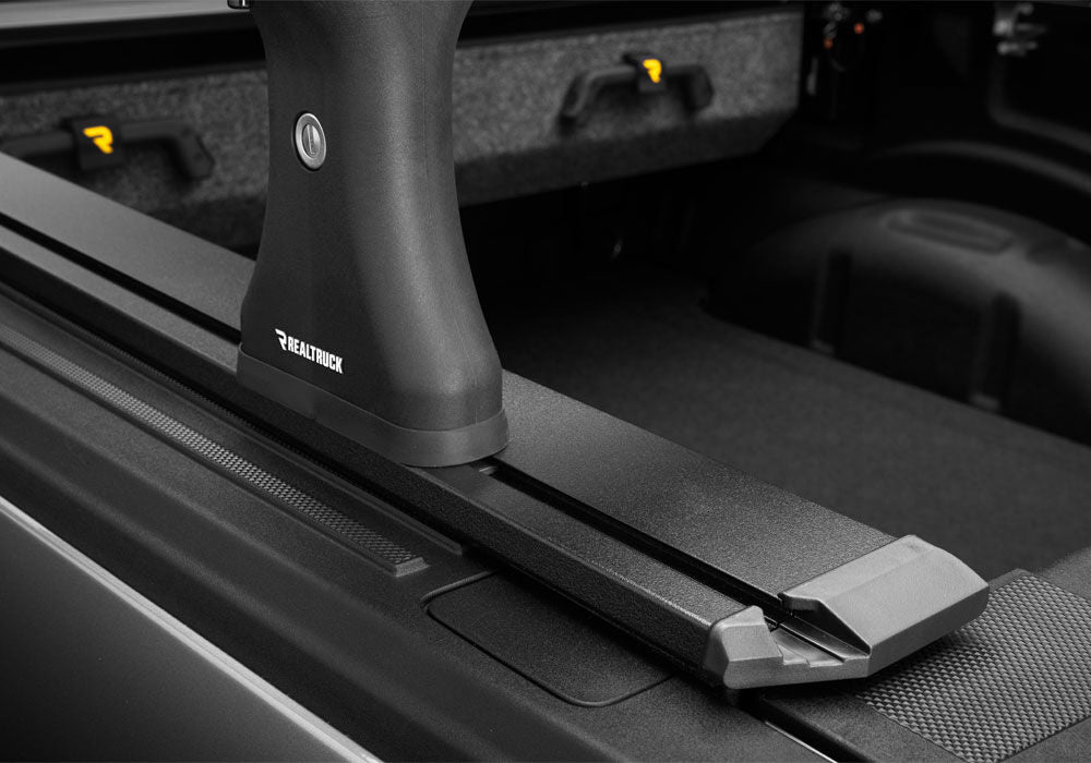 RetraxPRO with EZ-Off FRC-4000 Retractable Tonneau Cover Industrial Strength Aluminum Construction 2014-2018 Silverado/Sierra 5' 9 inch Bed Standard Rails