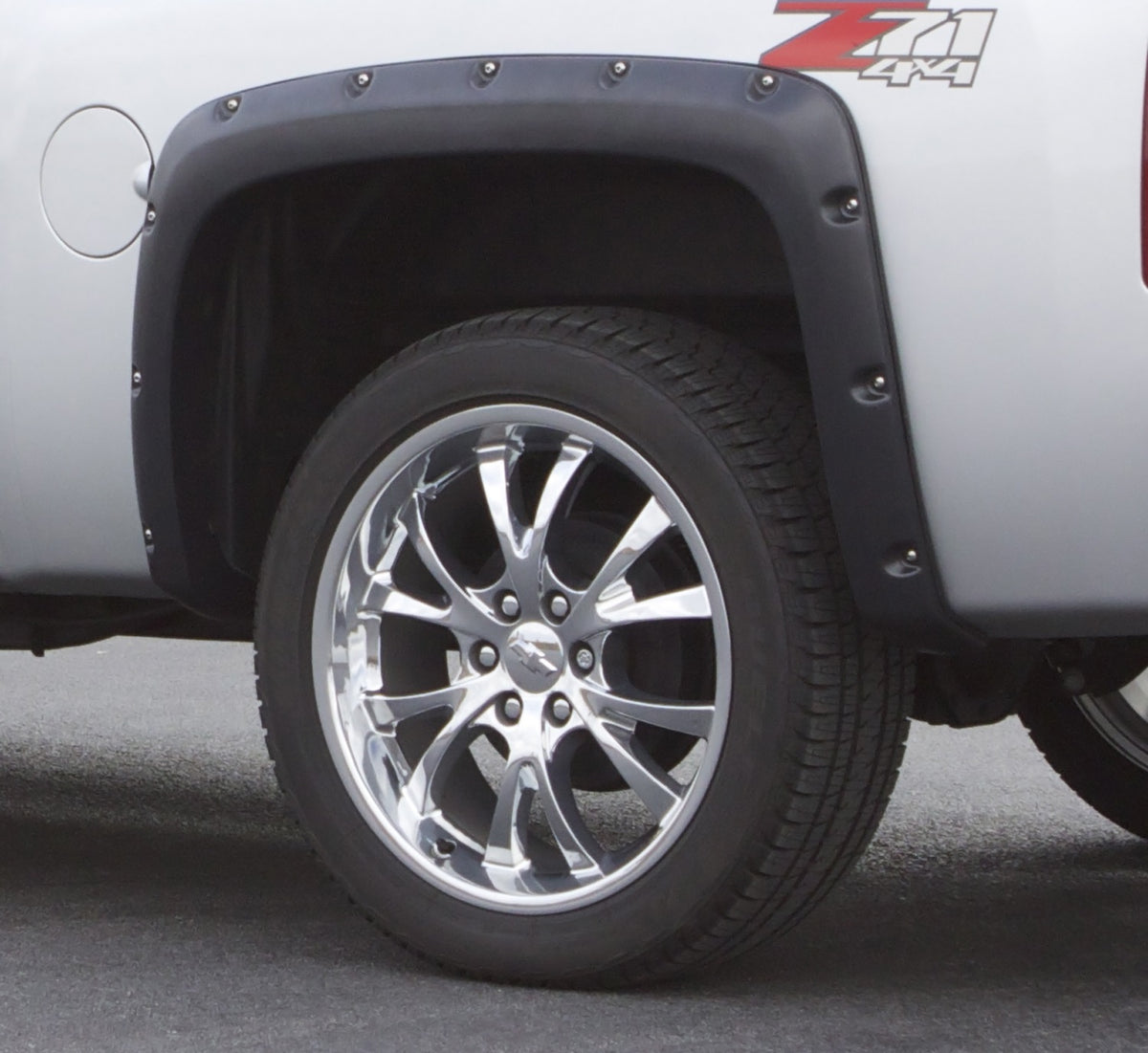 Rivet Style Fender Flare Set Rear, Textured, 2-Piece Set 2007-2014 Silverado/Sierra 1500/2500 HD/3500 HD Fleetside Lund