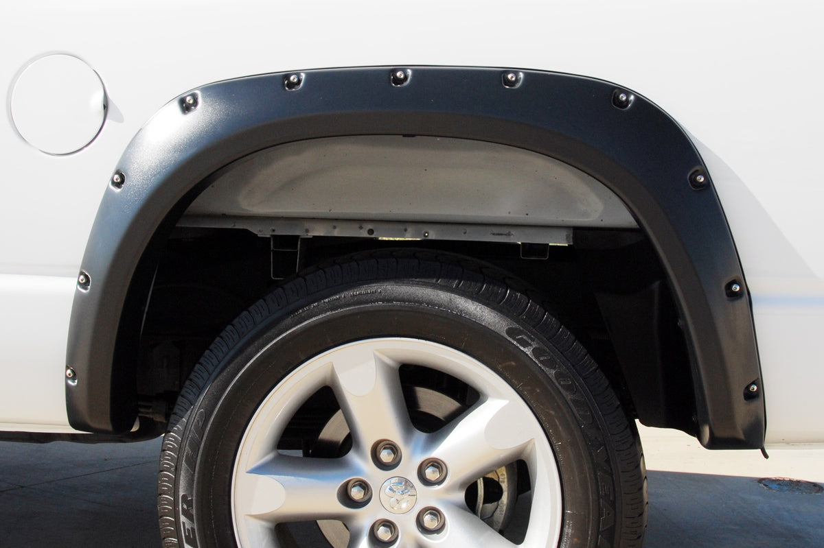 Rivet Style Fender Flare Set Rear, Smooth, 2-Piece Set 2017-2021 Ford F-250 /F-350/F450 Super Duty Fleetside Lund