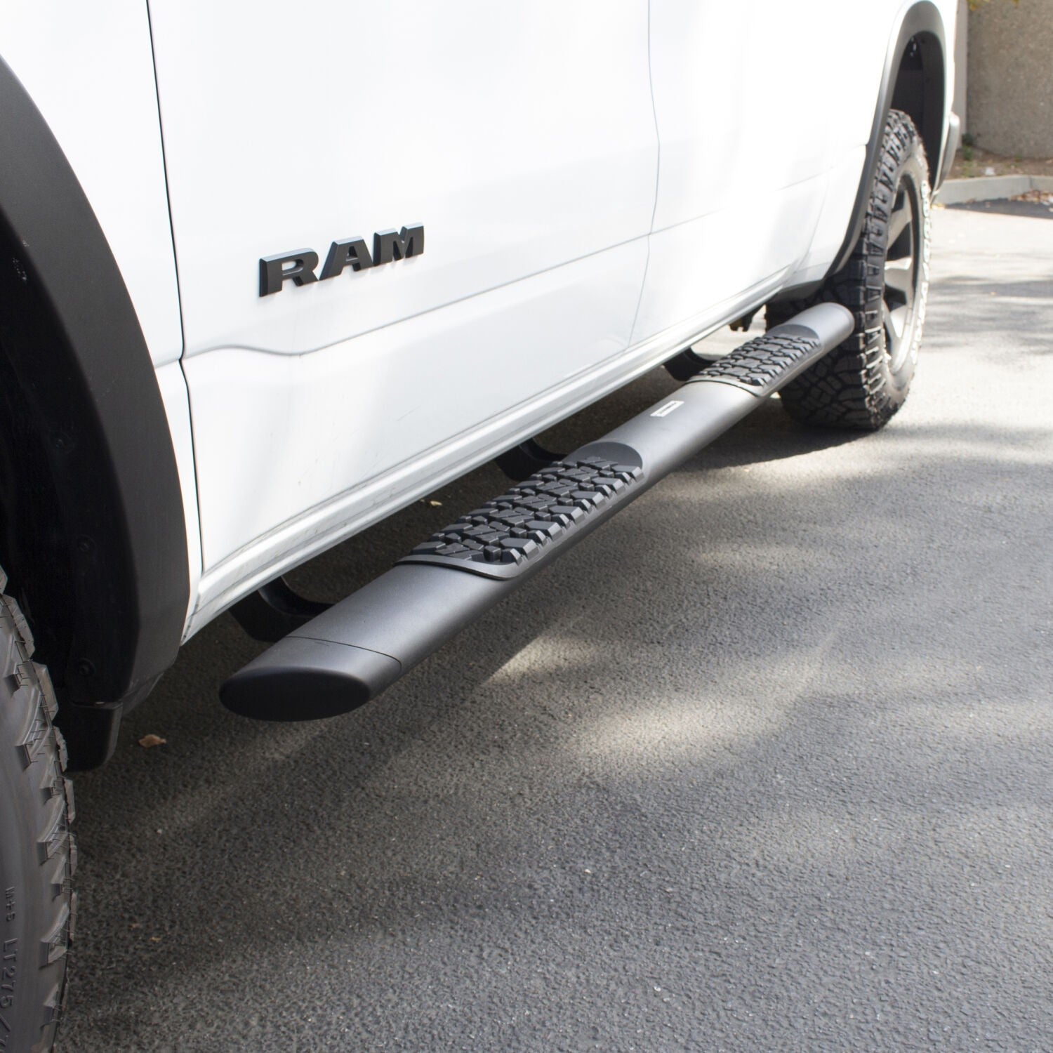 V3 Series Aluminum 5 Inch Elipse Side Steps with Mounting Brackets Textured Black 2022-2026 Toyota Tundra Extended Cab Go Rhino