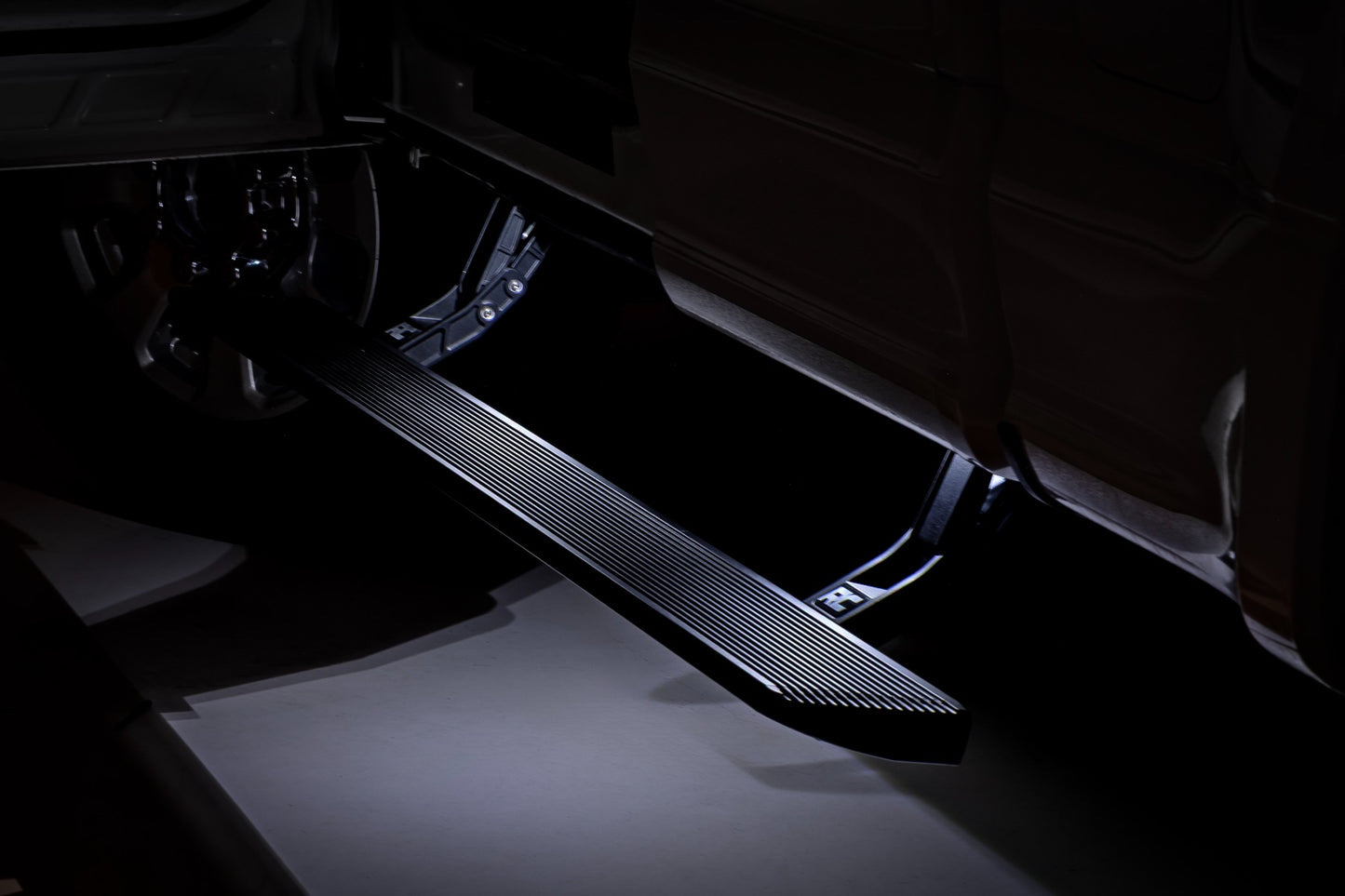 Power Running Boards | HT-Series | Super Cab | Ford F-150/Lightning/F-250/F-350/Raptor (15-26)