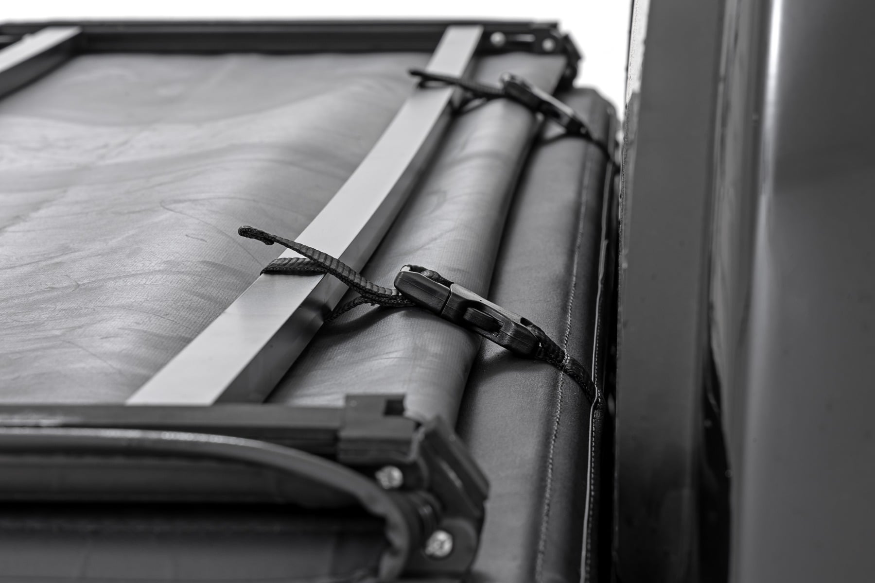 Soft Tri-Fold Bed Cover | 5' Bed | Chevy/GMC Canyon/Colorado 2WD/4WD (23-26)