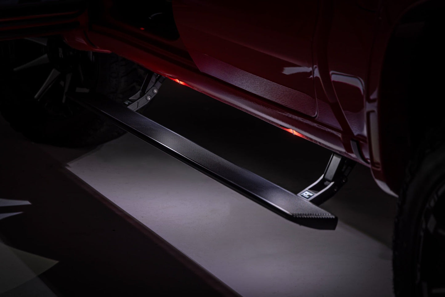 Power Running Boards | HT-Series | Crew Cab | Chevy/GMC 1500/2500HD/3500HD (19-26)