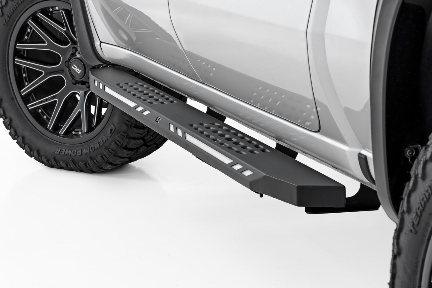 AC2 Running Boards | Amber/White | Crew Cab | Chevy/GMC 1500/2500HD/3500HD (19-26)