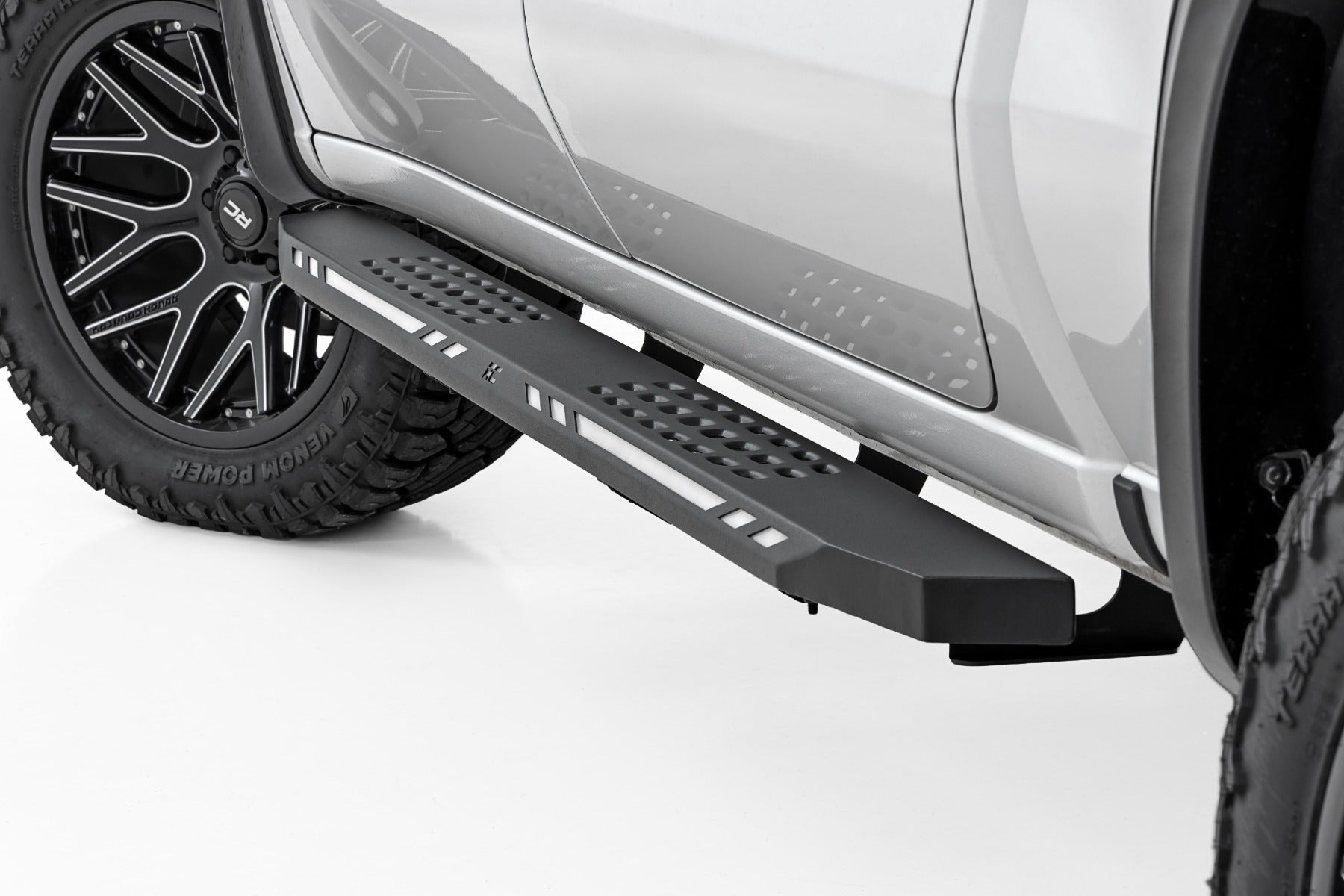 AC2 Running Boards | Amber/White | Crew Cab | Chevy/GMC 1500/2500HD/3500HD (19-26)