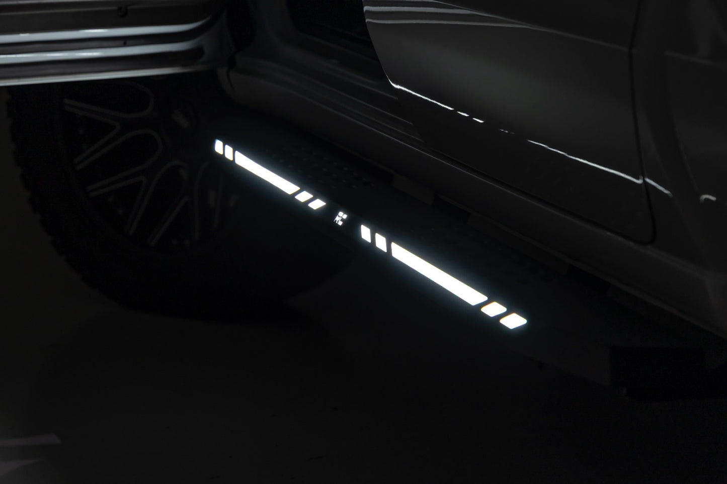 AC2 Running Boards | Amber/White | Crew Cab | Chevy/GMC 1500/2500HD/3500HD (19-26)