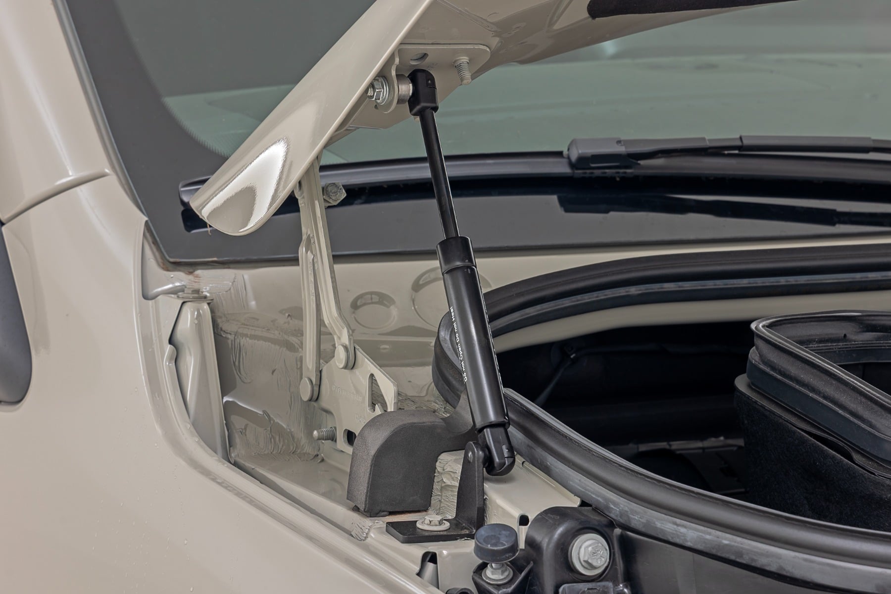 Hood Struts | Mercedes-Benz Sprinter 2500/Sprinter 3500XD  (2019-2026)