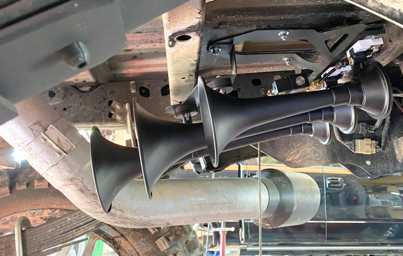 Kleinn 17-26 Ford F-250/ F-350 Onboard Air System w/ Model 730 Horns Spare Tire Location