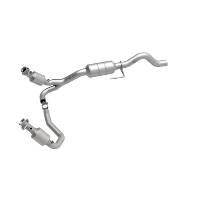 MagnaFlow Direct Fit Catalytic Converter 00-03 Durango 4WD 5.9L