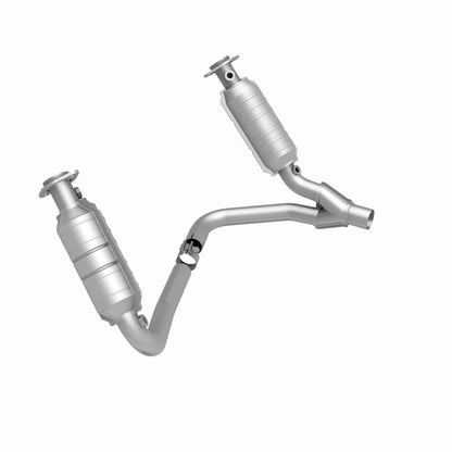MagnaFlow Direct Fit Catalytic Conv 05-06 Dodge Dakota/2006 Mitsubishi Raider 3.7L Y-Pipe Assembly