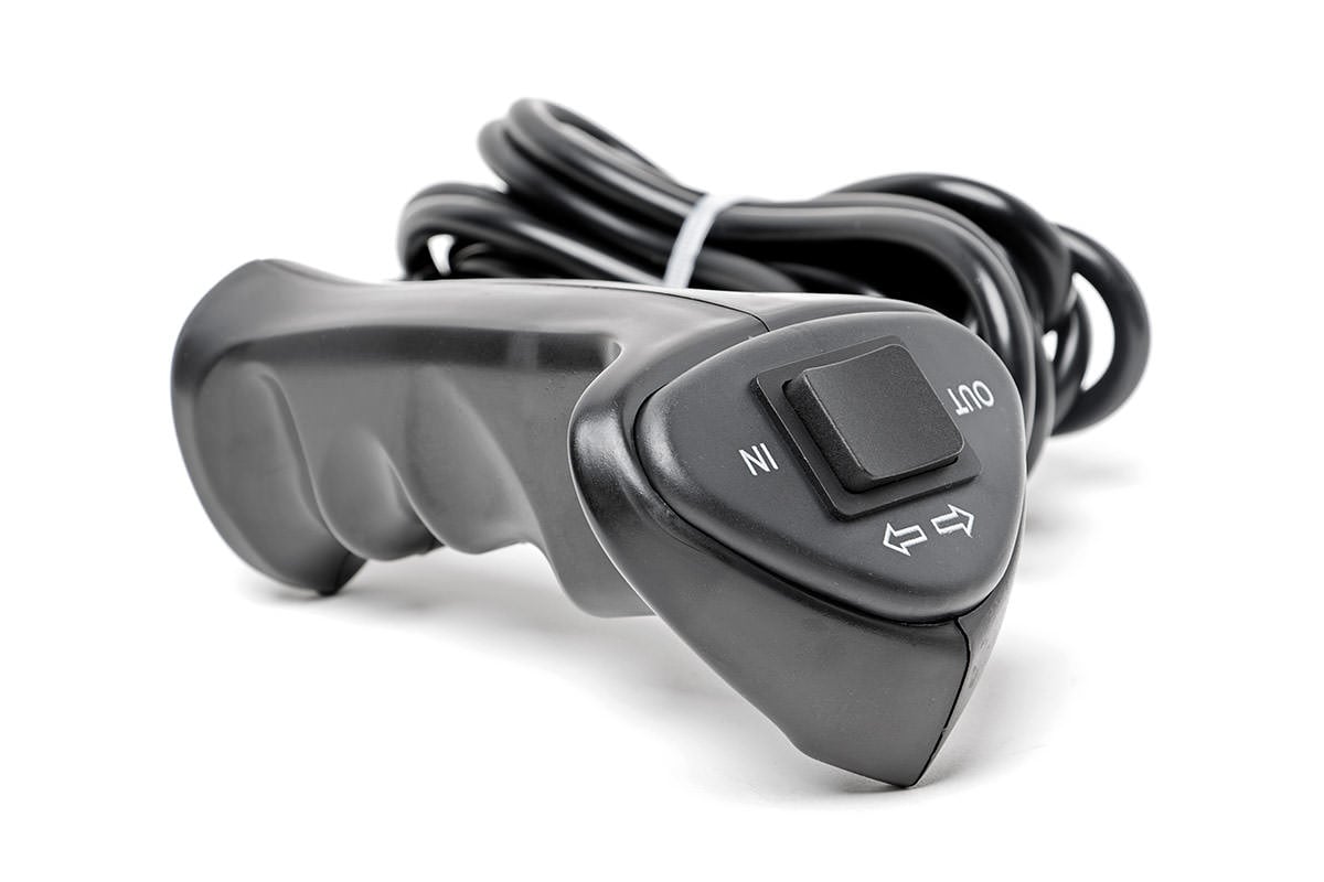 electric-winch-proseries-remote_2.jpg