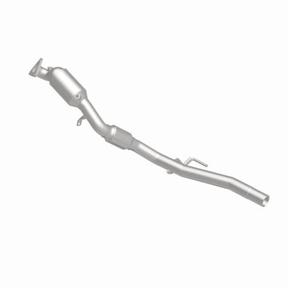 MagnaFlow Direct Fit Catalytic Converter 11-15 Volkswagen Touareg V6 3.6 OEM Underbody