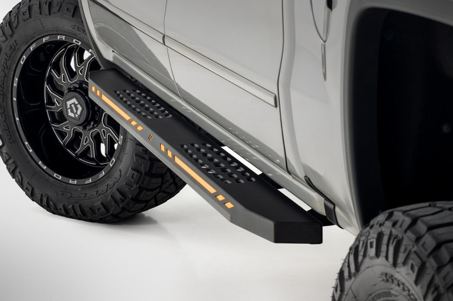 AC2 Running Boards | Amber/White | Crew Cab | Chevy/GMC 1500 (07-18)